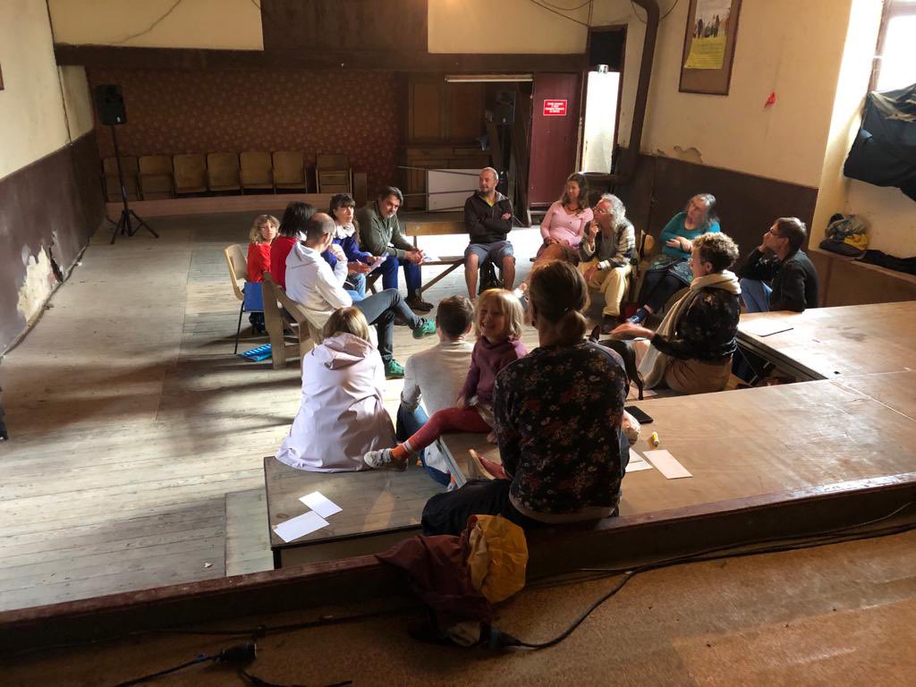 CompagnieOh's tweet image. C’était l’Ohnniversaire #11
C’était au Family cinéma 
C’était bien chouette avec de bien bonne gens venus faire la fête, entrer en transe ou en benaiserie ( vous étiez 180 tous et toutes magnifiques)
Big up aux bénévoles et aux spectateur.trice.s de toutes générations !
Merci