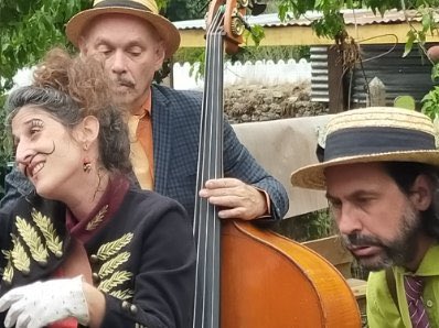 CompagnieOh's tweet image. C’était l’Ohnniversaire #11
C’était au Family cinéma 
C’était bien chouette avec de bien bonne gens venus faire la fête, entrer en transe ou en benaiserie ( vous étiez 180 tous et toutes magnifiques)
Big up aux bénévoles et aux spectateur.trice.s de toutes générations !
Merci