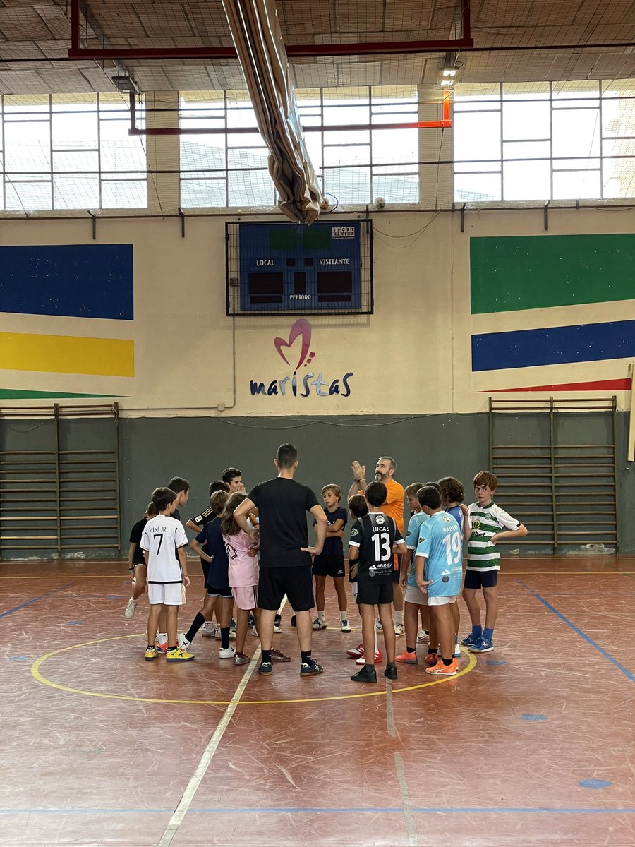 Primer día de entrenamientos ✅

Mañana le toca el turno a Benjamines, Infantiles y Cadetes.

Además de Balonmano, Baloncesto y Taekwondo 👏🏼