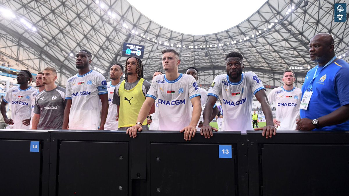 🔴 Lors d'une réunion très tendue, certains supporters marseillais auraient demandé aux dirigeants de "faire leurs valises et de démissionner". 😳

"On ne voit pas de ballon. On a honte. Vous ne nous respectez pas" aurait également été lâché. 😬

(RMC Sport)