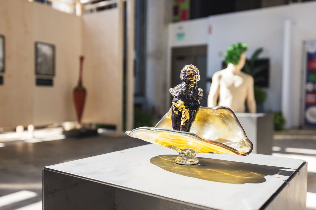 BedrockDetroit's tweet image. @ItalyinDetroit has brought back their beloved installation, LoveITDetroit, for this year’s #MonthofDesign! 🇮🇹 The exhibition highlights the strong ties between Detroit and Italy, while showcasing the elegance of both Detroit and Italian design. Free and open daily from 11am-6pm…