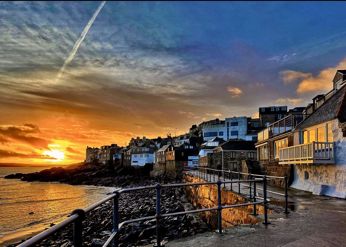 thebalconystu's tweet photo. Dawn at The Balcony Studio - St Ives, Cornwall 

https://t.co/Bkqhx5Tp6x
📸 @gemmak500 https://t.co/ZbVIB2yS0z