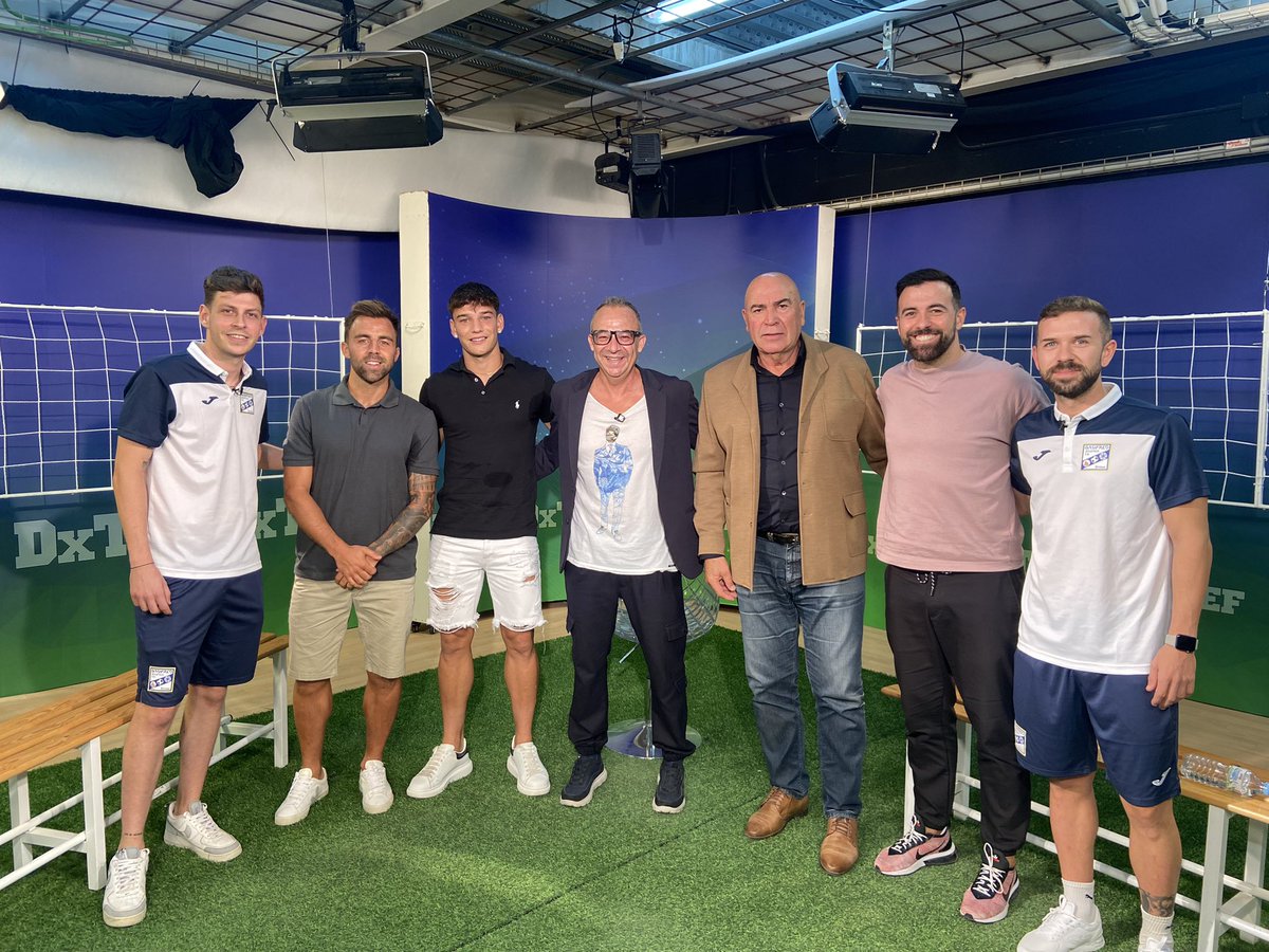 UEP 👋🏻  Torna el #DxTEF 

🎙️ <a href="/pacosamuperez/">Paco Pérez Pérez</a> amb <a href="/labichampion/">labi</a> i <a href="/Ercatorce/">ernesto espinosa</a> 

⚽️ <a href="/jisuardi9/">Jaime Isuardi</a> <a href="/SE_Pindependent/">SE Penya Independent</a> 
⚽️ Àlex Sánchez @cdibizaip 

⚽️ Buitre i Álvaro Llopis, @udibizagasifred 

Arranquem nova temporada a les 22:00h 
📲 teftv.com/la-tef-en-dire…