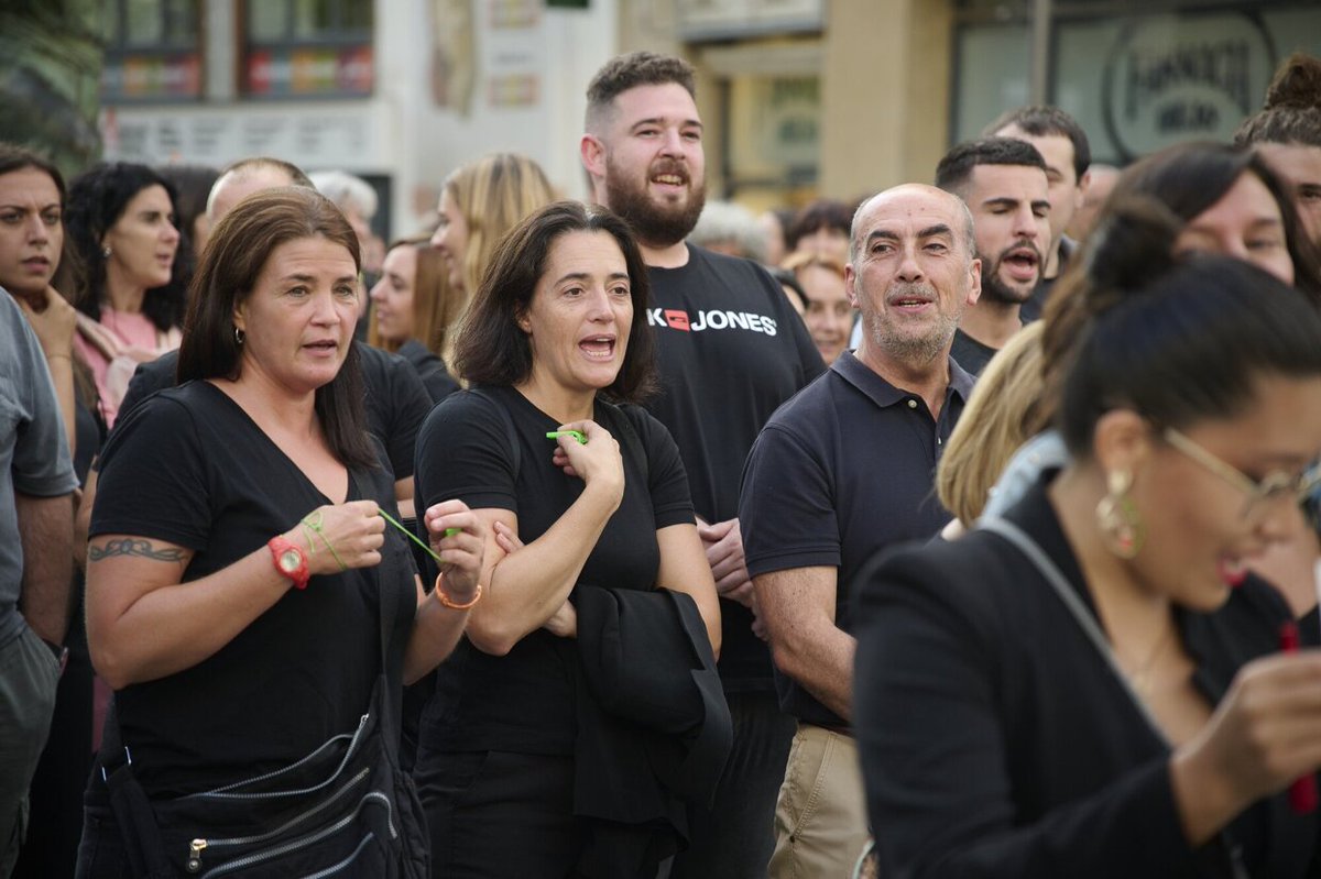 NoticiasNavarra's tweet photo. 📸 FOTOS | Los empleados de oficinas y despachos en Navarra anuncian huelga tras una "histórica" concentración
https://t.co/UoczRftb2J https://t.co/Uj8mdzGcky