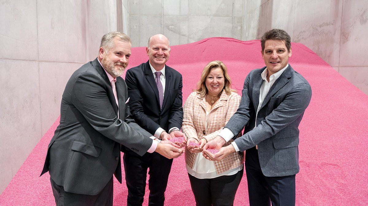 Sollio Agriculture (@sollioagri) on Twitter photo CRF Agritech #fertilizer coating plant is open!
The inauguration took place today in St. Thomas, Ont. in the presence of CRF Agritech's GM, Mike Pastir, Joe Brady, Pursell's CFO, <a href="/LisaThompsonPC/">Lisa Thompson</a>, Ont. Minister of Ag, and <a href="/ckaastra/">Casper Kaastra</a>, our CEO. More info: bit.ly/3RwBl7P CRF Agritech #fertilizer coating plant is open!
The inauguration took place today in St. Thomas, Ont. in the presence of CRF Agritech's GM, Mike Pastir, Joe Brady, Pursell's CFO, <a href="/LisaThompsonPC/">Lisa Thompson</a>, Ont. Minister of Ag, and <a href="/ckaastra/">Casper Kaastra</a>, our CEO. More info: bit.ly/3RwBl7P