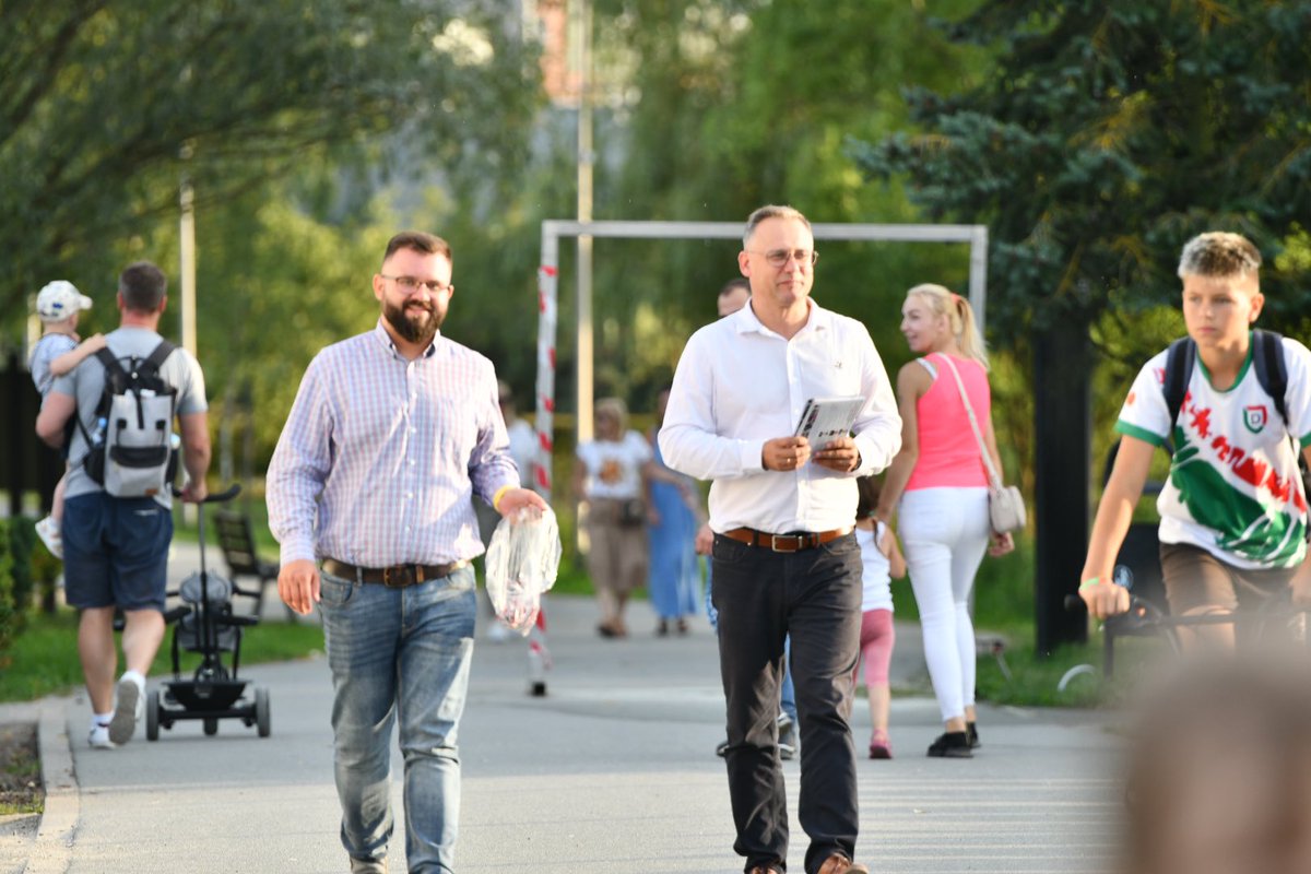 IreneuszStacho2's tweet photo. Kampania bezpośrednia w Barcinie 🇵🇱🇵🇱 Walczymy #Barcin #StachowiakDoSejmu #PowiatŻniński https://t.co/ykZEn8a9kF