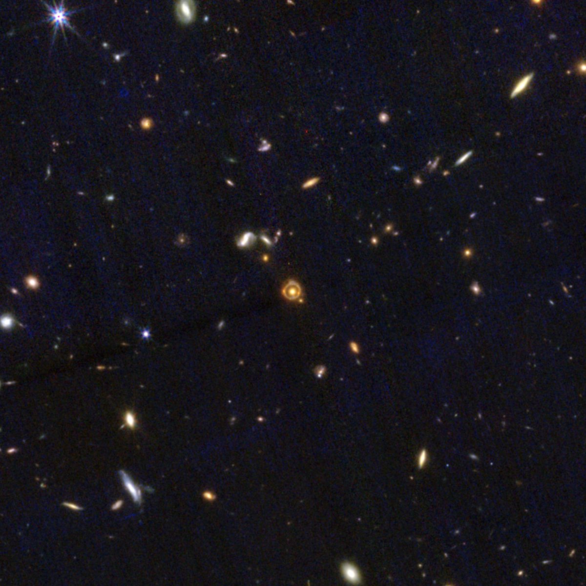 The power of James Webb #JWST has revealed a full Einstein Ring. 

Einstein Ring is a phenomena that's created when light from a source, such as galaxy/star, passes by a massive object in its route to us. 1/

👉 arxiv.org/pdf/2309.07969…