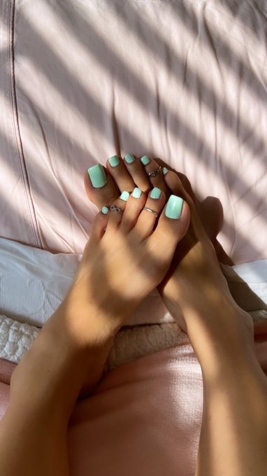 1 pic. My pillow should be your face 🩵💦 https://t.co/CSh2v1Dqvm