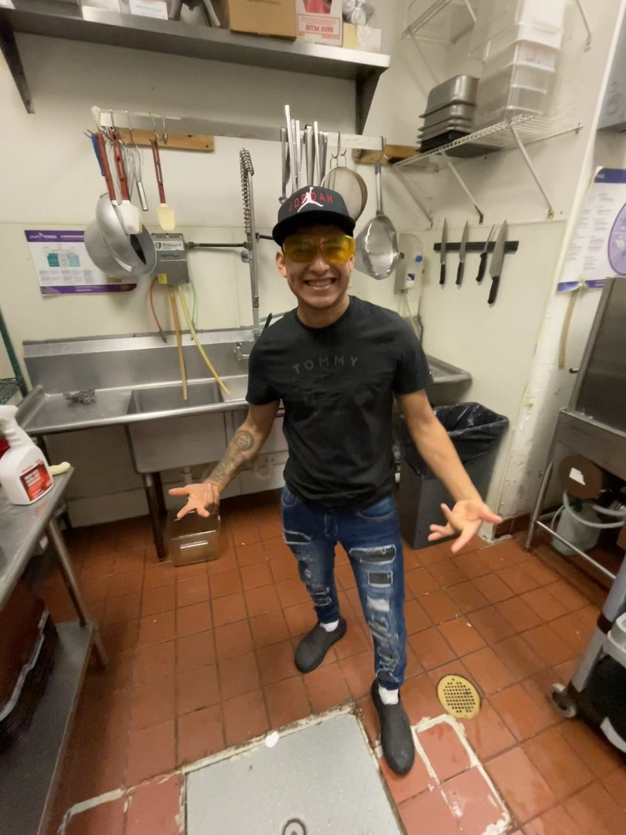 mords27's tweet photo. chino wanted some fit pics https://t.co/Mr4VmBe8PL