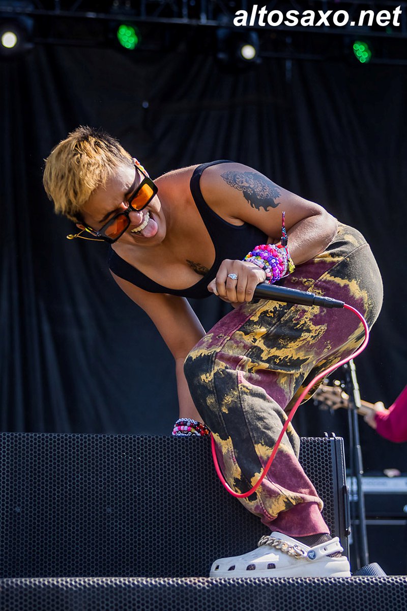 AltosaxoMusic's tweet photo. Ashrita Kumar of Pinkshift performs live at Riot Fest Chicago 2023 at Douglass Park in Chicago on September 15, 2023. #Pinkshift #AshritaKumar #RiotFest #RiotFest2023 #RiotFestChicago #altosaxonet
ALTOSAXO Music Apparel
https://t.co/BQvVWUowwb https://t.co/7KkgCjZIrw