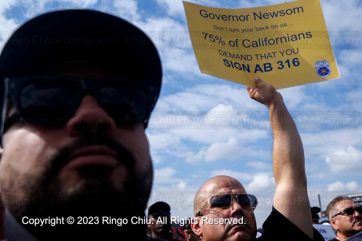 ringochiu's tweet photo. Members of the Teamsters union rally, urging Gov. Newsom to sign Assembly Bill 316. #rally #ab316 #teamsters #teamstersunion #truckdriver #autonomousvehicles https://t.co/boxCZb6dS9