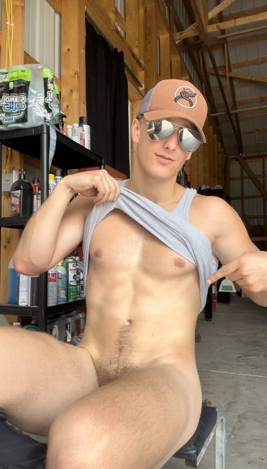 Anyone hungry? 😋 https://t.co/WW3lJuz7iA