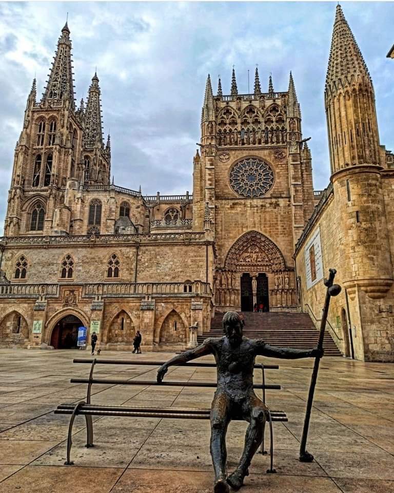 AdrianCale's tweet photo. @relatandohisto1 La catedral de Burgos sin duda https://t.co/C2ynR5yWKQ