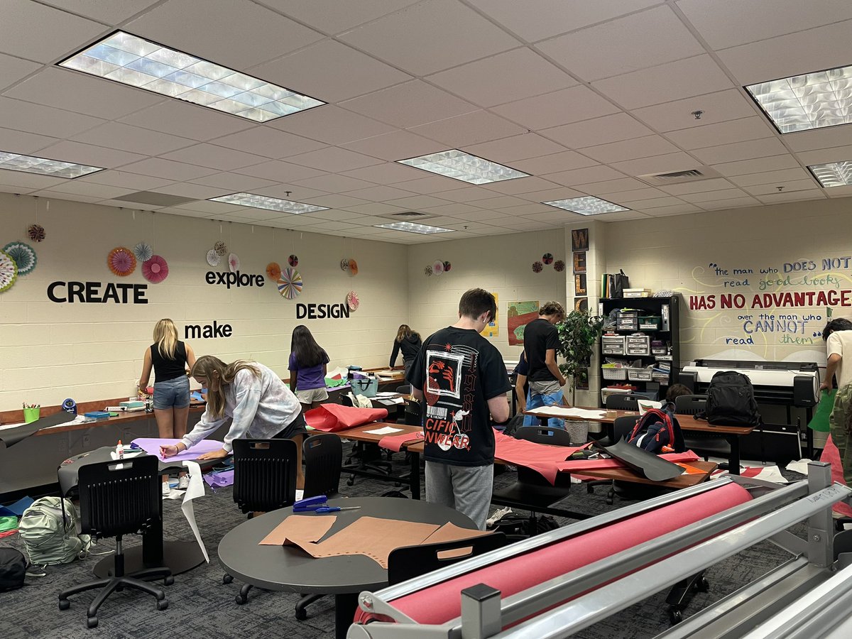 achs_library's tweet image. Excited for the Spanish 3 Project Runway on Wed.! The Makerspace has been the design studio for the fashion creations.