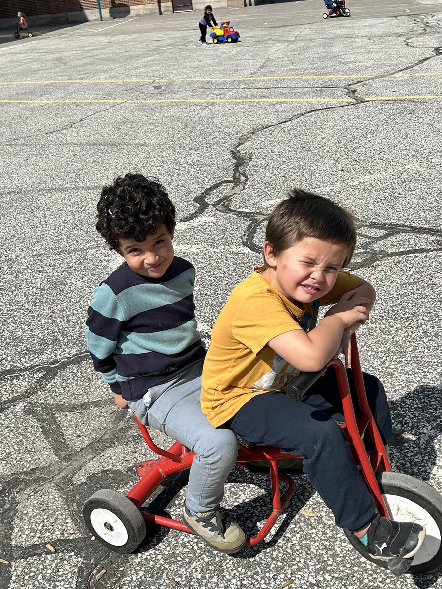 CabasClass's tweet image. We enjoyed the beautiful weather during our outdoor learning today. @QVPSVikings @danielle_g_ece