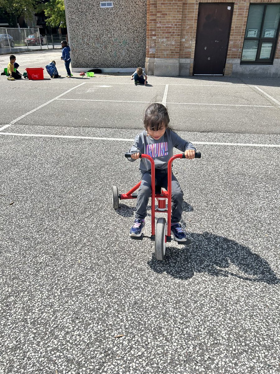 CabasClass's tweet image. We enjoyed the beautiful weather during our outdoor learning today. @QVPSVikings @danielle_g_ece