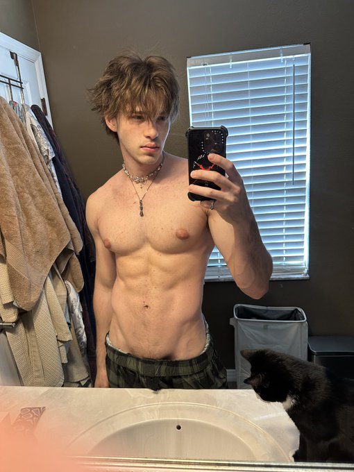 Messy hair, don&rsquo;t care, nipple pear, subscribe to my OF https://t.co/Rq7qkoa6R3