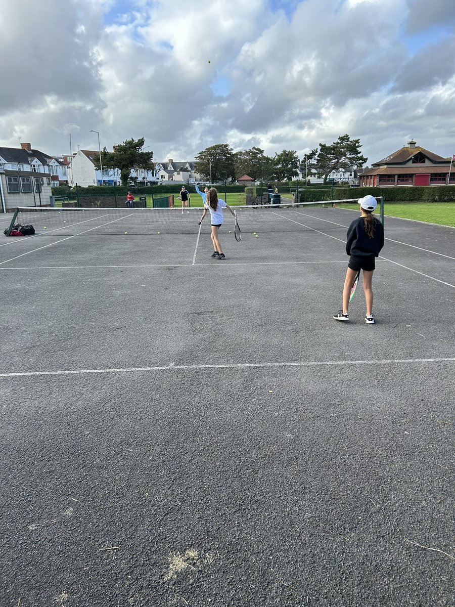PorthcawlTennis's tweet image. Great to see juniors enjoying their tennis &amp;amp; big improvements in everyone’s game🎾🏴󠁧󠁢󠁷󠁬󠁳󠁿🙌🏻

#getoutgetactive #tennisforparks #communitytennis #inclusivetennis #porthcawl