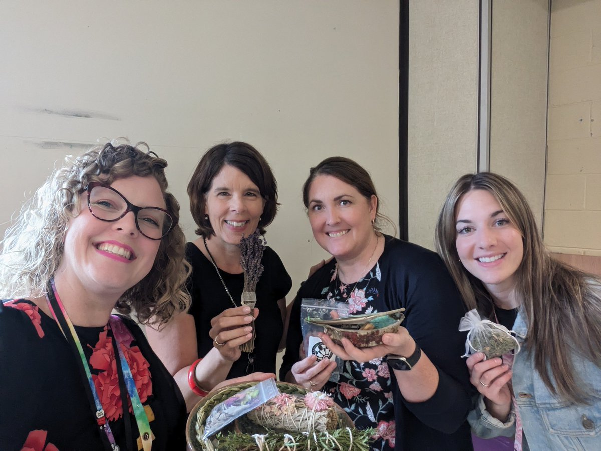 Lilly Regular tweet media