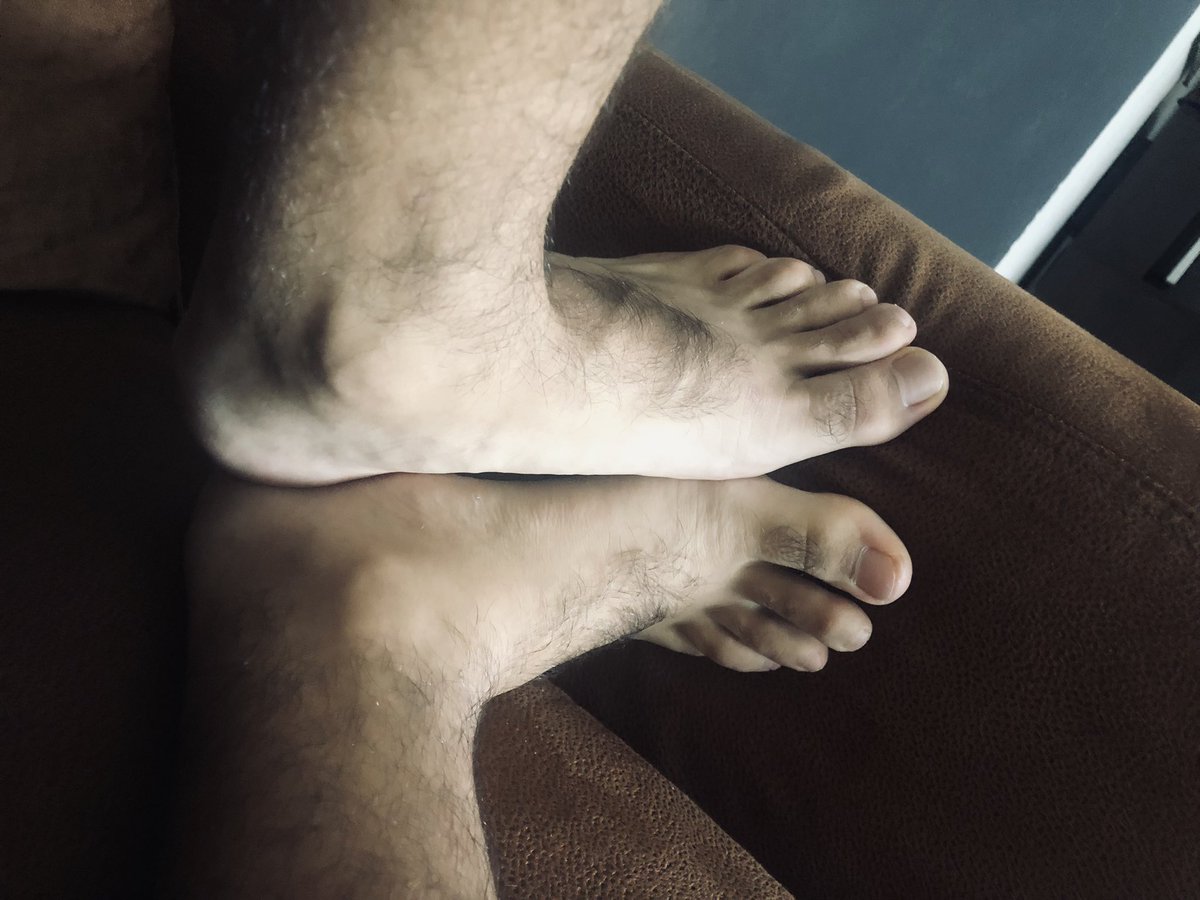 elpiedepato's tweet photo. Cold feet #feet #malefeet #gayfeet https://t.co/pPe7yitllX