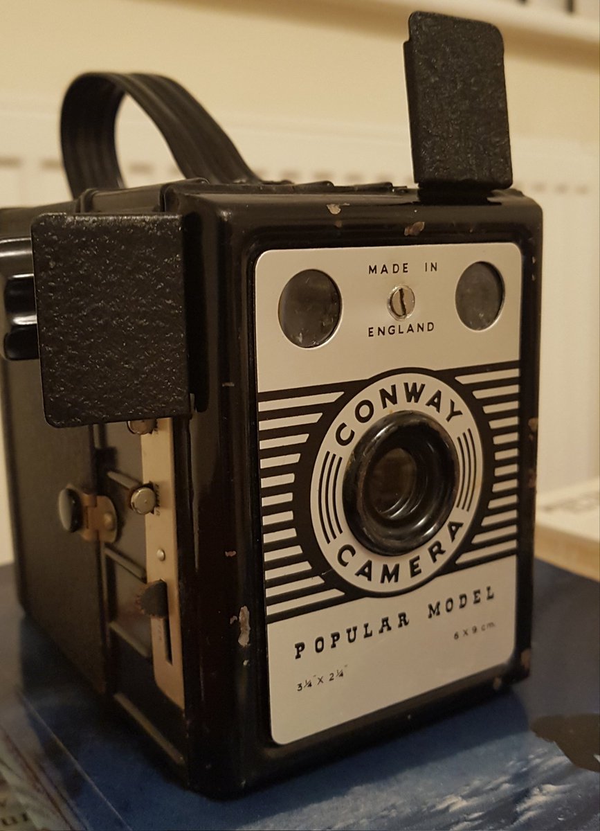 Hackneyboy60's tweet photo. Bought this on EBay for £8.00..Simple box camera takes 620 film..first camera I can remember using. Fixed shutter so fixed focus. No light meter. Takes portrait or landscape. There are still family photos in an album taken using this camera.
#photograghy
#Boxcamera https://t.co/0Qq31V9lt2