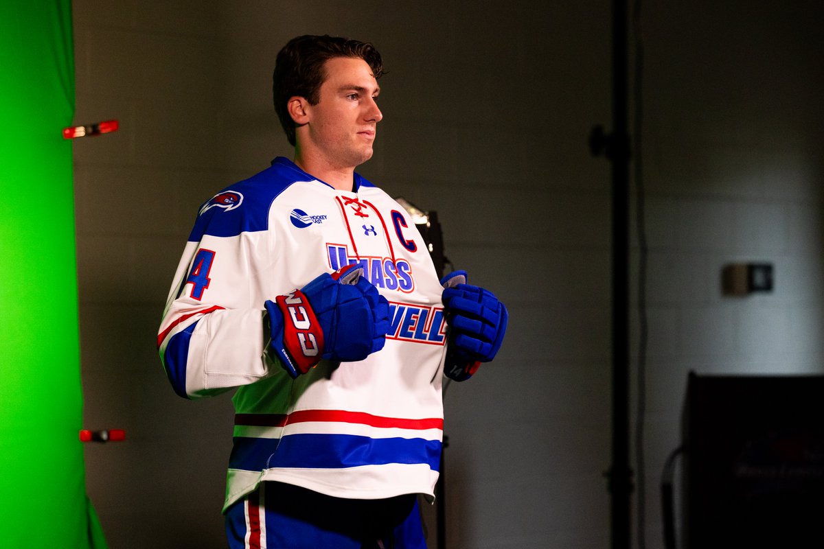 RiverHawkHockey's tweet photo. behind the scenes...🤫🟩

#UnitedInBlue https://t.co/CkLtaHoCbh