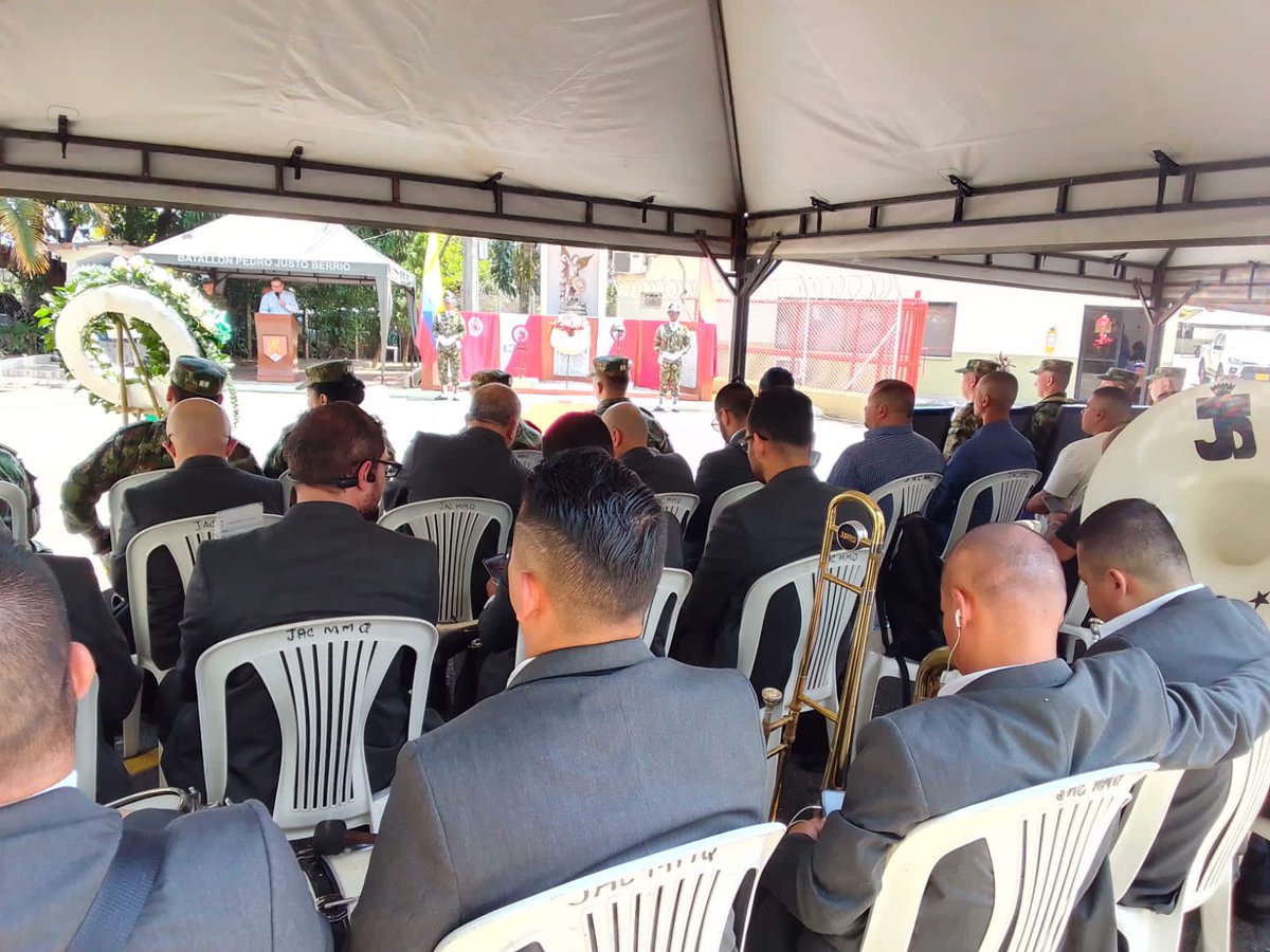 Nuestros militares pertenecían al Batallón de Infantería N.32 "Pedro Justo Berrío" y fueron asesinados mediante un ataque indiscriminado con ráfagas de fusil y artefactos explosivos improvisados por parte de las extintas Farc, el 16 de septiembre del año 2.000.
#ParaNoOlvidar