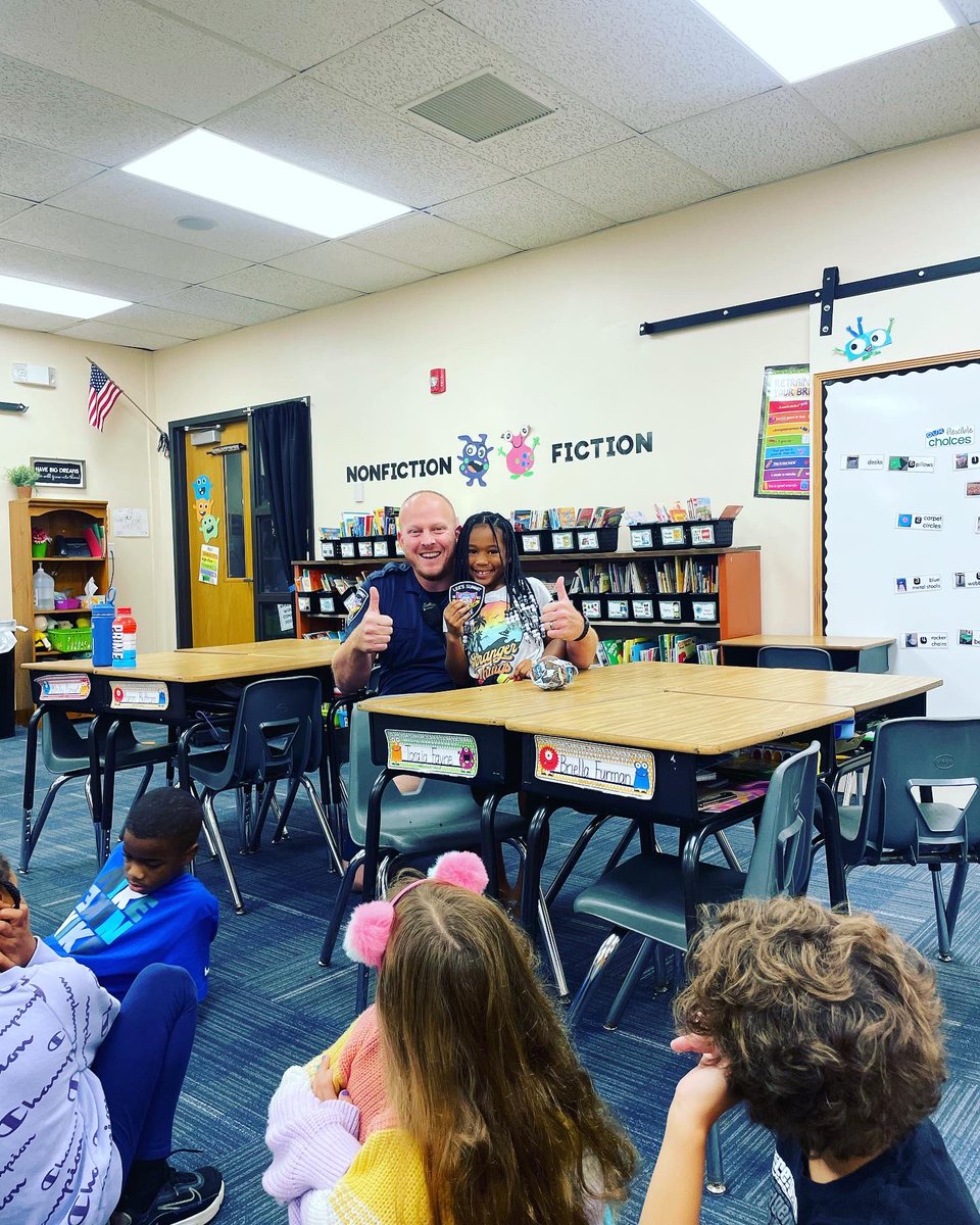 MLEBengals's tweet photo. MLE’s SRO, Officer Crume, presented a second grader with a very special token of appreciation for her integrity, grit &amp; kindness. Only the best of the best earn a badge worn in the line of duty!

#MLEproud #R7Proud ❤️💙 https://t.co/rtaK8ZWqPN