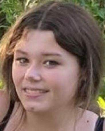 ActivePatriotUK's tweet photo. 🚨MISSING SCHOOL-GIRL APPEAL🚨

Police are desperately trying to find a missing Lincolnshire girl as the search enters its fourth day

Police in Lincolnshire are searching for a 13-year-old girl who went missing on Friday, 15 September

Ellie was last seen in the Horncastle area

Ellie is described as around 5”6 and is thought to be wearing a school uniform consisting of a black blazer with a black tie with yellow diagonal stripes. She may also be wearing a black/navy/purple coat with a fur hood

Anyone with information which may help to find Ellie should call 101 quoting the PID number 332061