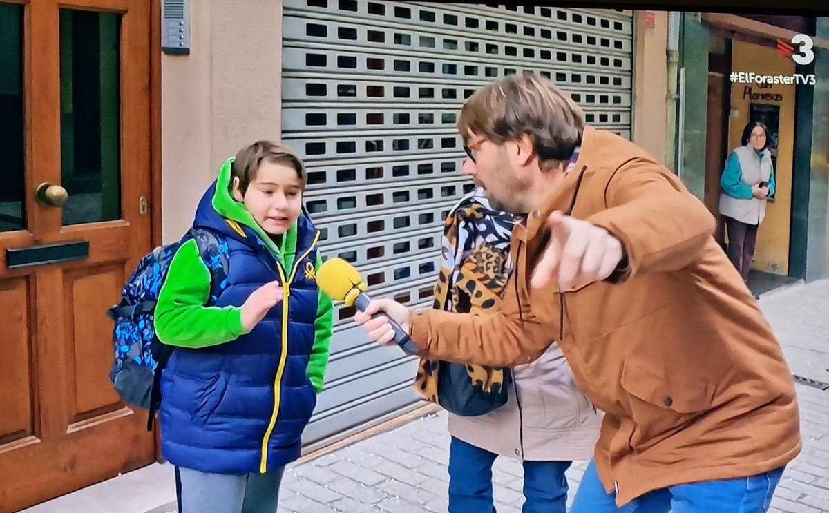 aaube24's tweet photo. En Biel si que sap!!! Biel nou president de la Generalitat de Catalunya.  #ElForasterTV3 https://t.co/WCHuEp22y4