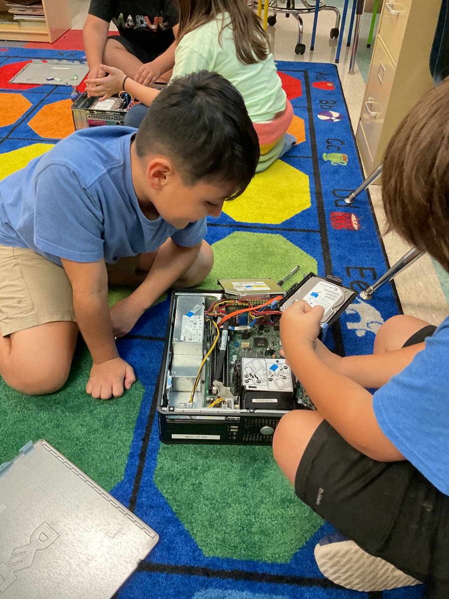 matadoredtech's tweet photo. Students in Mrs. Moss' Technology class are learning all about what makes computers work! Here they are taking apart a computer to learn more about the different components and their functions. @VogelESISD @SeguinISD https://t.co/SqgvAbiJh1
