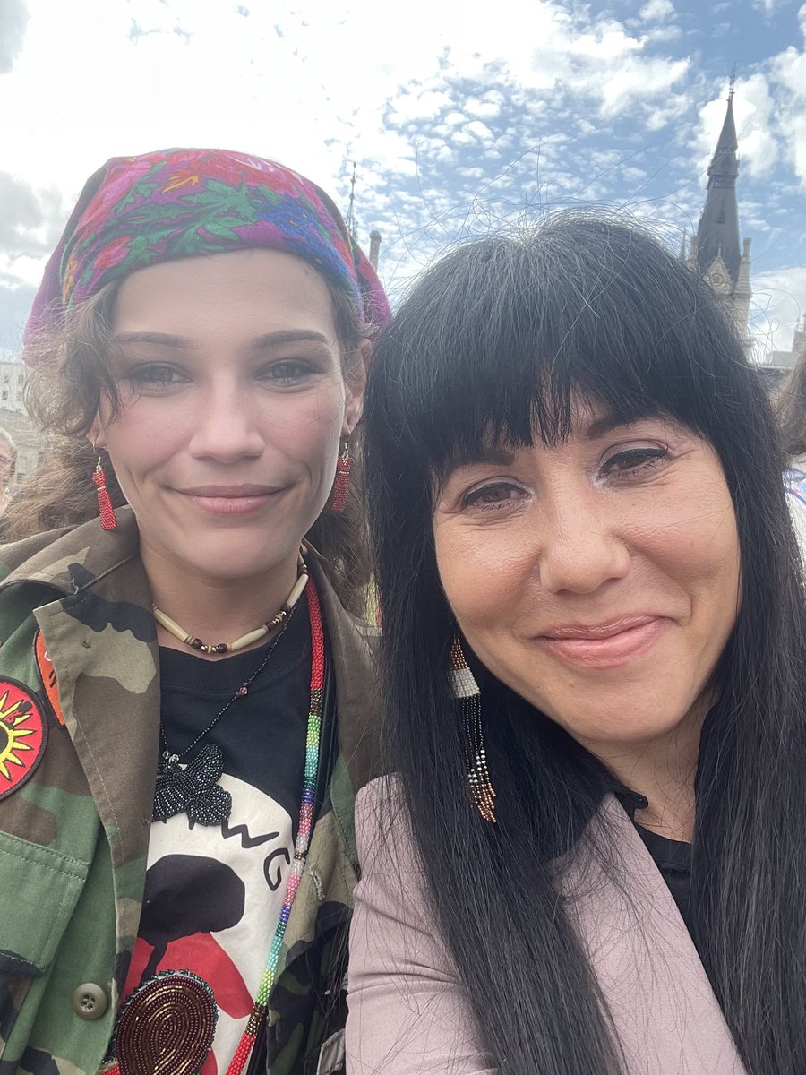 A powerful gathering today on Parliament Hill calling on all governments to uphold their international human rights obligations  and search the landfills for the human remains of loved ones. #MMIWG2S #PrairieGreen #BradyRoad #SearchTheLandfill