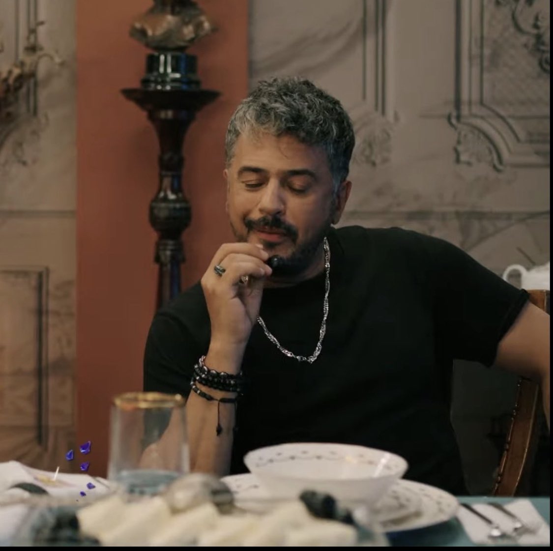 İfakatın yerine orhan menepoza girdi galiba😂😂#YalıÇapkını