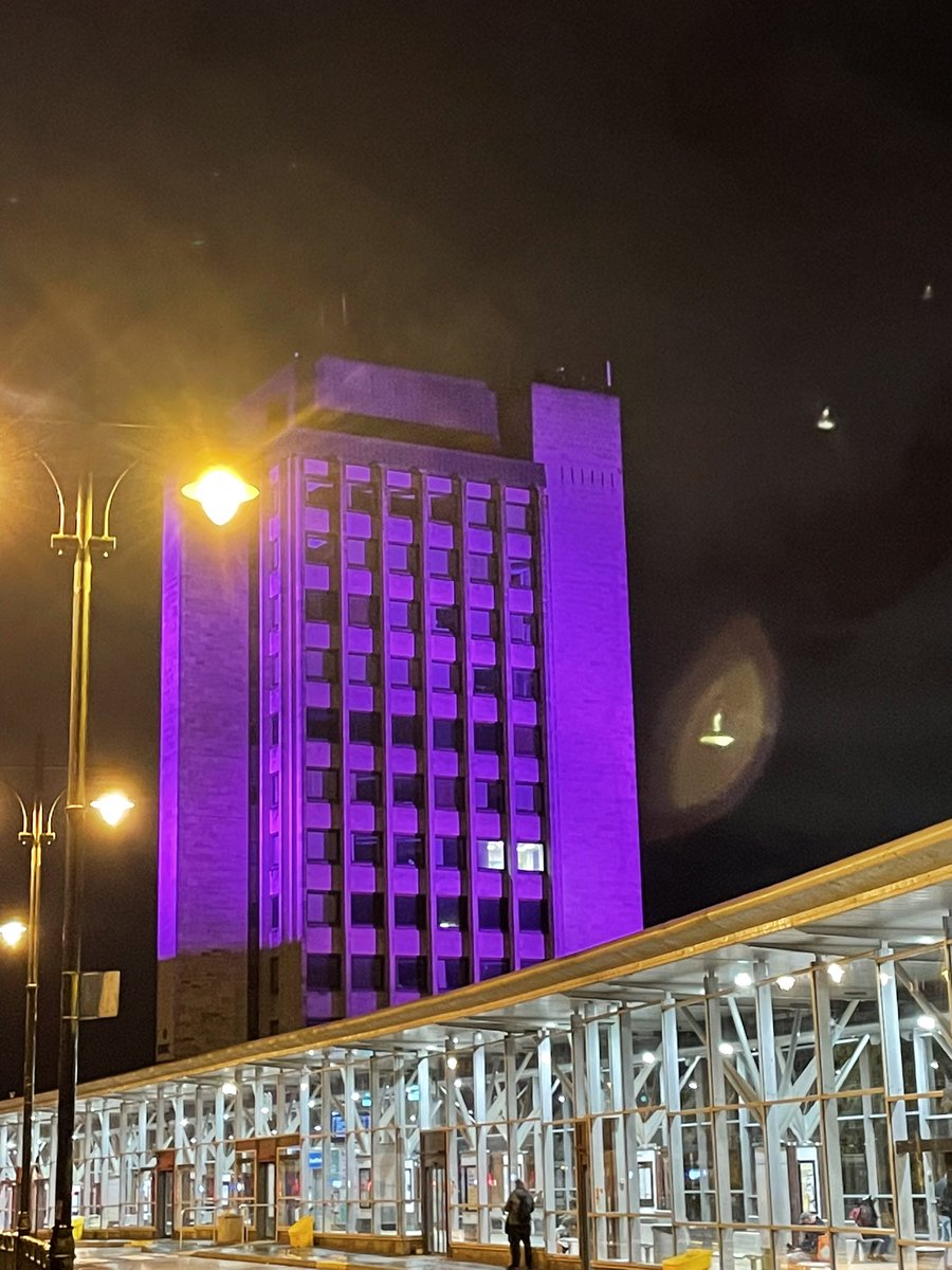 Thankyou @OldhamCouncil for lighting up the town centre pink for Organ Donation week #OrganDonationWeek @NHSBT 🩷🩷🩷🩷🩷