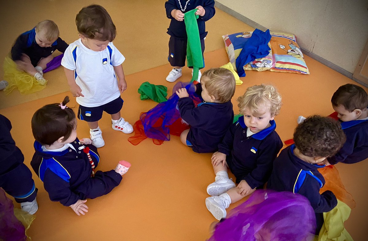 ¡Qué bien lo pasamos en Bright Kids Santa Mónica!  
Poco a poco nos adentramos en la rutina, a través del juego y con mucho mucho cariño. 
#losmaspequesdelcole #soysantamonica