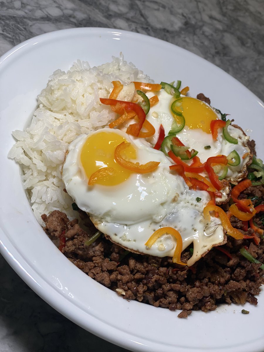 chefcourt1's tweet photo. This slaps! π₯π₯π₯
Pad Kra Pao (Thai basil beef stirfry)
#chefcourtneybrown
#chefcourt1
#travelingchef https://t.co/C8yWOK03E8