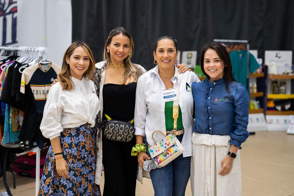 camarabuga's tweet photo. Así registramos la presencia de nuestras empresarias en la Feria de Servicios organizada por @ColombiaNosUne de la cancillería y el Consulado de Colombia en #Newark (New Jersey).
Nos llenan de orgullo. Gracias al esfuerzo #CCBuga @GobValle @TelepacificoTV @p3bravo @SedecV https://t.co/06DXqdLTCe