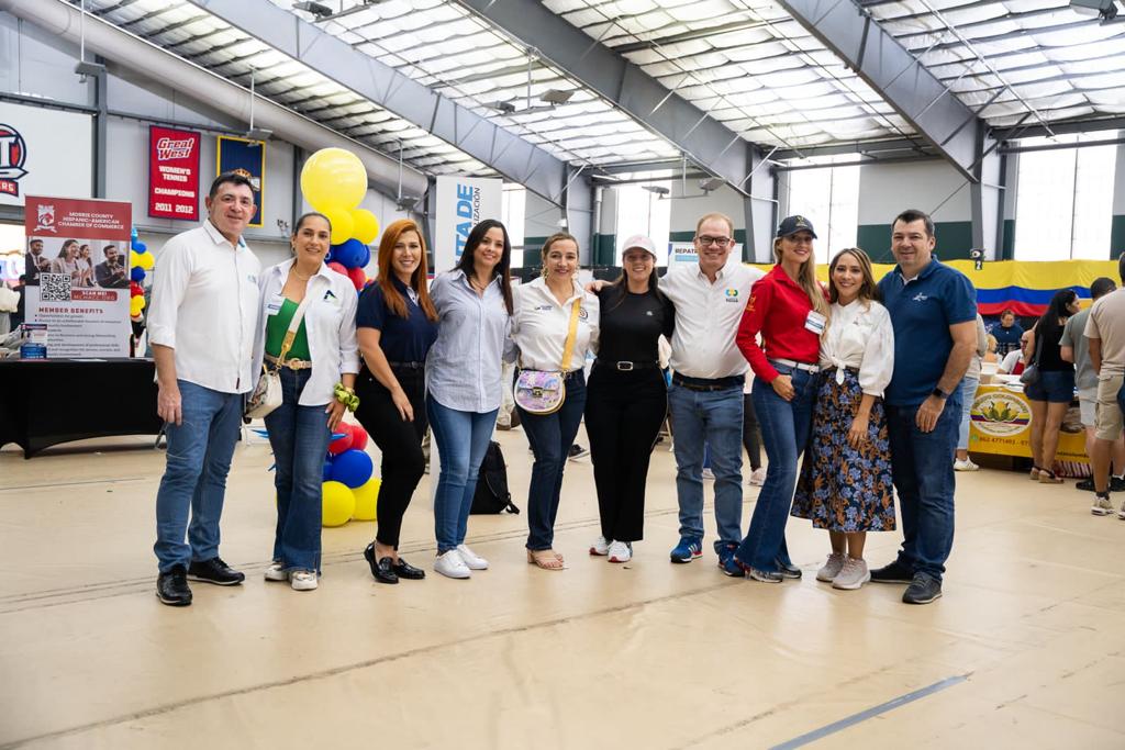 camarabuga's tweet photo. Así registramos la presencia de nuestras empresarias en la Feria de Servicios organizada por @ColombiaNosUne de la cancillería y el Consulado de Colombia en #Newark (New Jersey).
Nos llenan de orgullo. Gracias al esfuerzo #CCBuga @GobValle @TelepacificoTV @p3bravo @SedecV https://t.co/06DXqdLTCe
