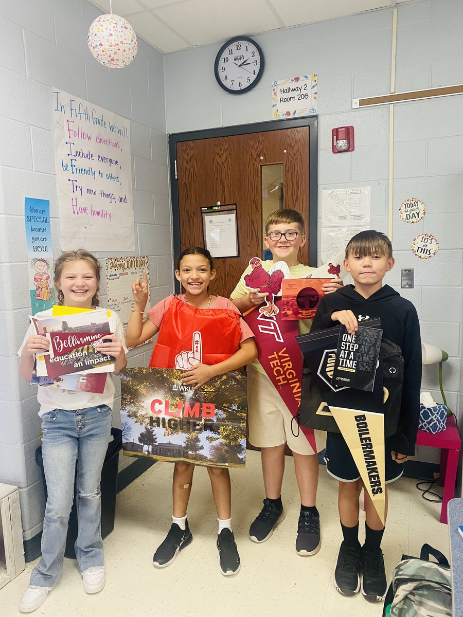 Our first set of college mail was received on this Marvelous Monday! #beginwiththeendinmind #futuresarebright <a href="/delanna_herald/">Delanna Herald, NBCT</a> <a href="/AlvatonElem/">Alvaton Elementary</a>
