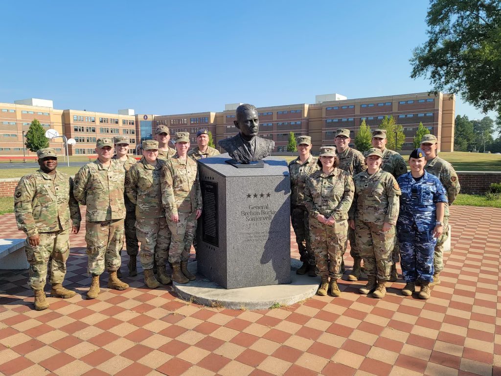 UKdefUS's tweet image. Congrats Sqn Ldr Tom Cousins - first 🇬🇧 @RAF_Logistics to pass @usairforce’s Advanced Logistics Readiness Officers Course at @FortGreggAdams!

Training like this brings the USAF &amp;amp; RAF’s combined Agile Combat Employment vision closer, enhancing logistics interoperability.

🇬🇧🤝🇺🇸