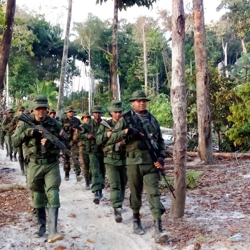 GNB_tachira's tweet photo. #FANB Protectora del medio ambiente. La naturaleza nos brinda vida y belleza, y el Parque Nacional Yapacana es un tesoro que merece ser preservado. Aplaudimos el desalojo de los mineros ilegales en pro de su protección. #ConMaduroMásUnidad
@dhernandezlarez
@libertad003 https://t.co/J0smvXfiaE