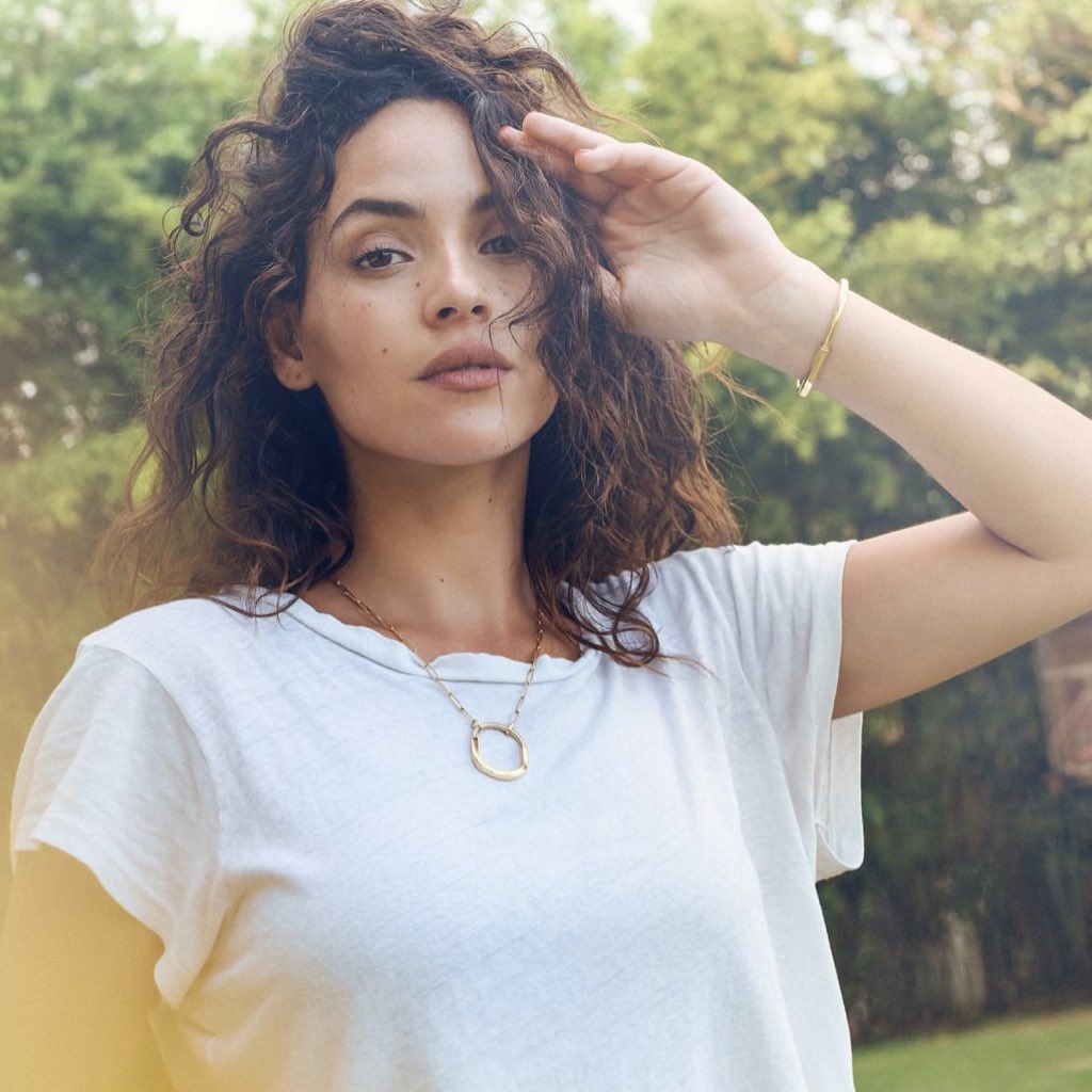 adriaarchive's tweet photo. adria for @TiffanyAndCo https://t.co/tdZp0rbvXp