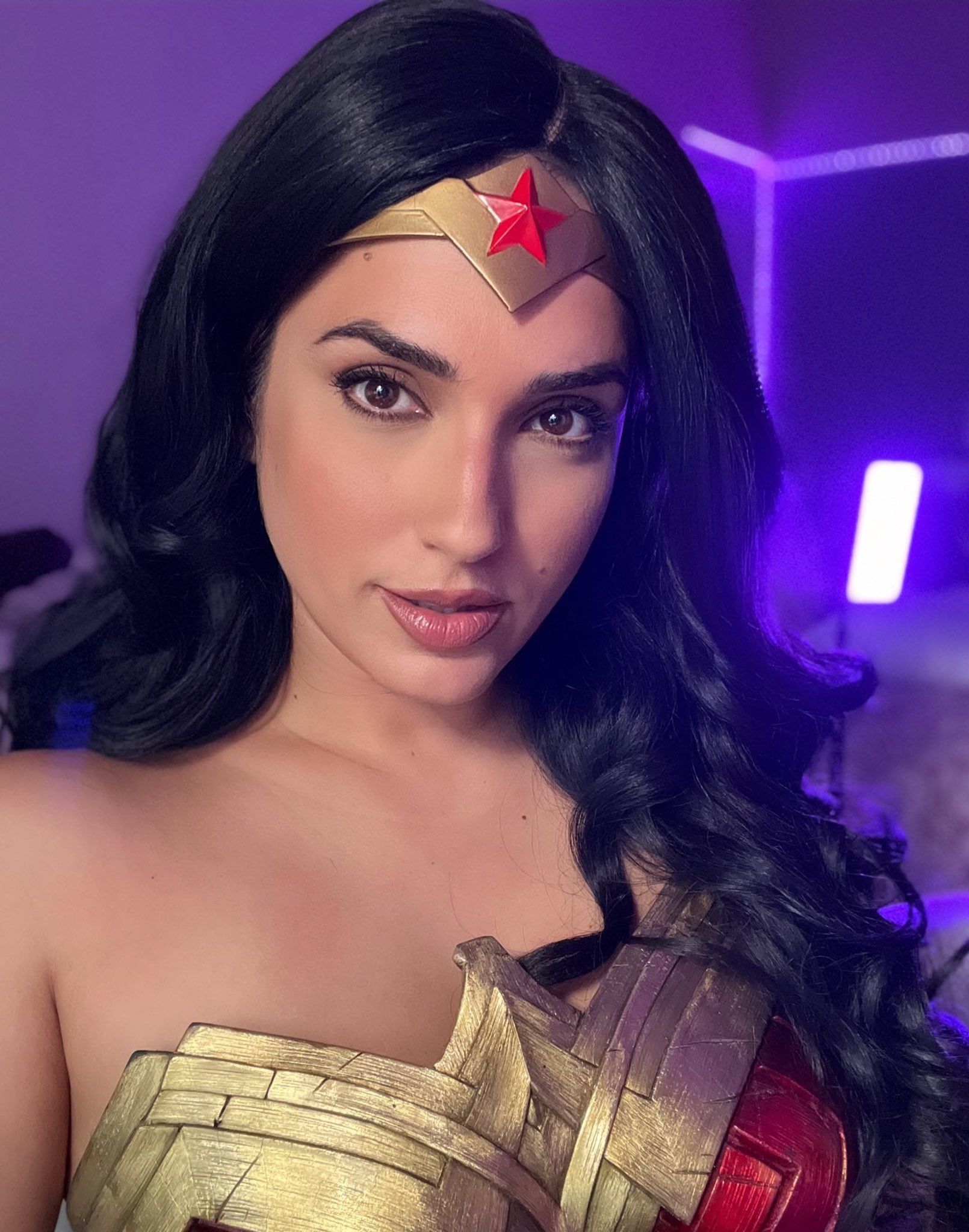 classify-cosplayer-girl