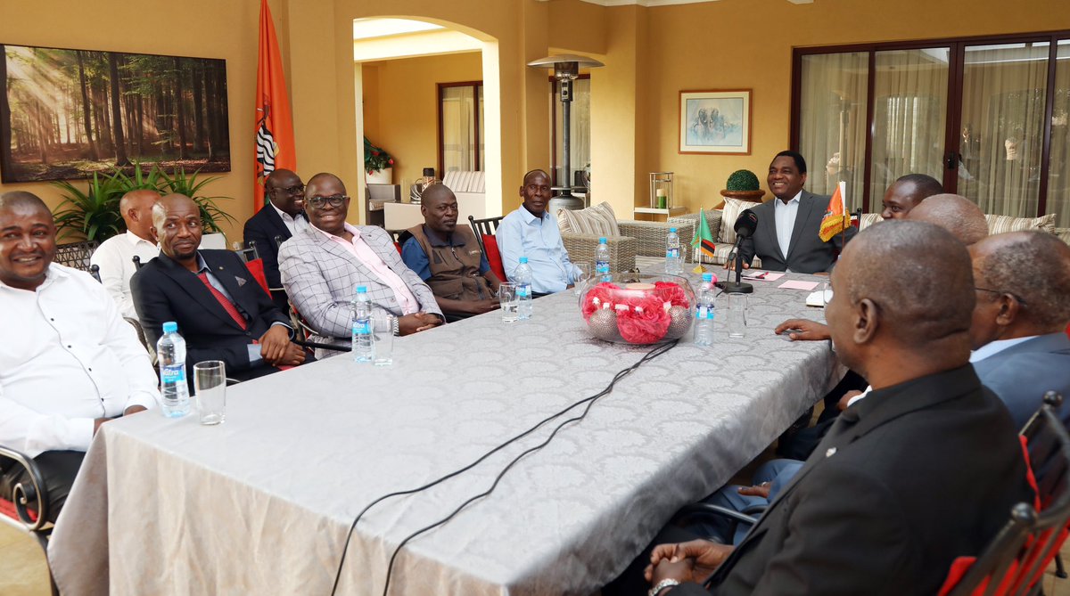 HHichilema's tweet photo. Traditional leaders from Eastern Province, paid us a courtesy call today after representing us at the funeral of Prince Mangosuthu Gatsha Buthelezi, in #SouthAfrica.
We continue working together to #ImproveLivelihoods of our citizens. https://t.co/GvV38LohX7