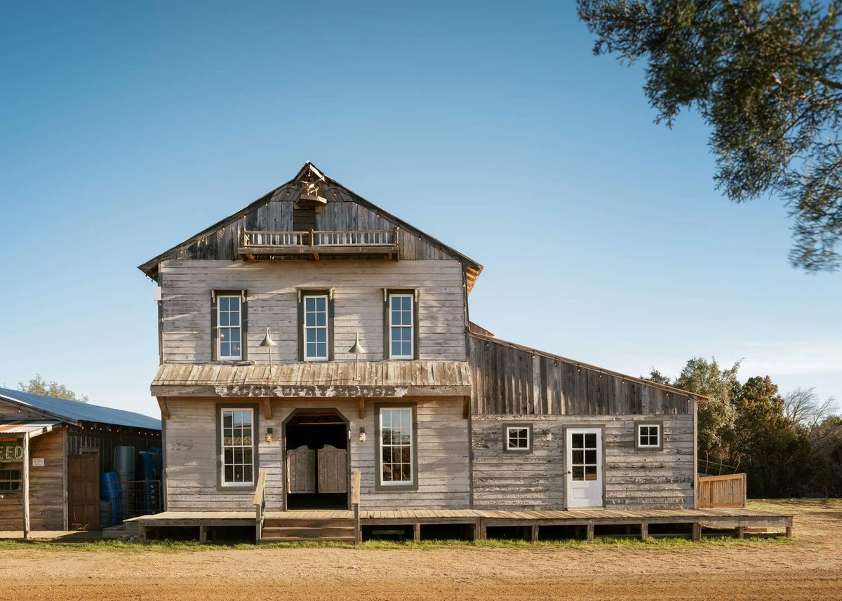 SpecifierMagCSI's tweet photo. Architect transforms Willie Nelson’s Texas set into hospitality spot @Cushing_Terrell https://t.co/w9VUDt8ofo #billball #cushingterrell #hollingsworthpack #luckranchopryhouseandsaloon #news #texas #willienelson https://t.co/HhrHVvnzi2