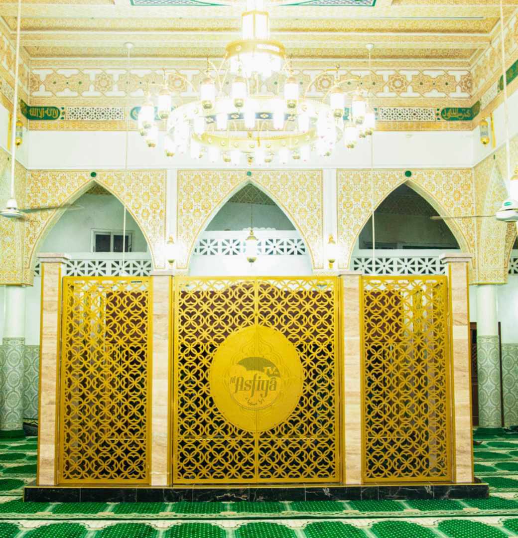 Rénovation du mausolée de Seydil Hadj Malick Sy à l'instant qui s'emmitoufle de ses plus habits .

" Rien n'est trop beau pour Maodo"
♥️♥️♥️♥️