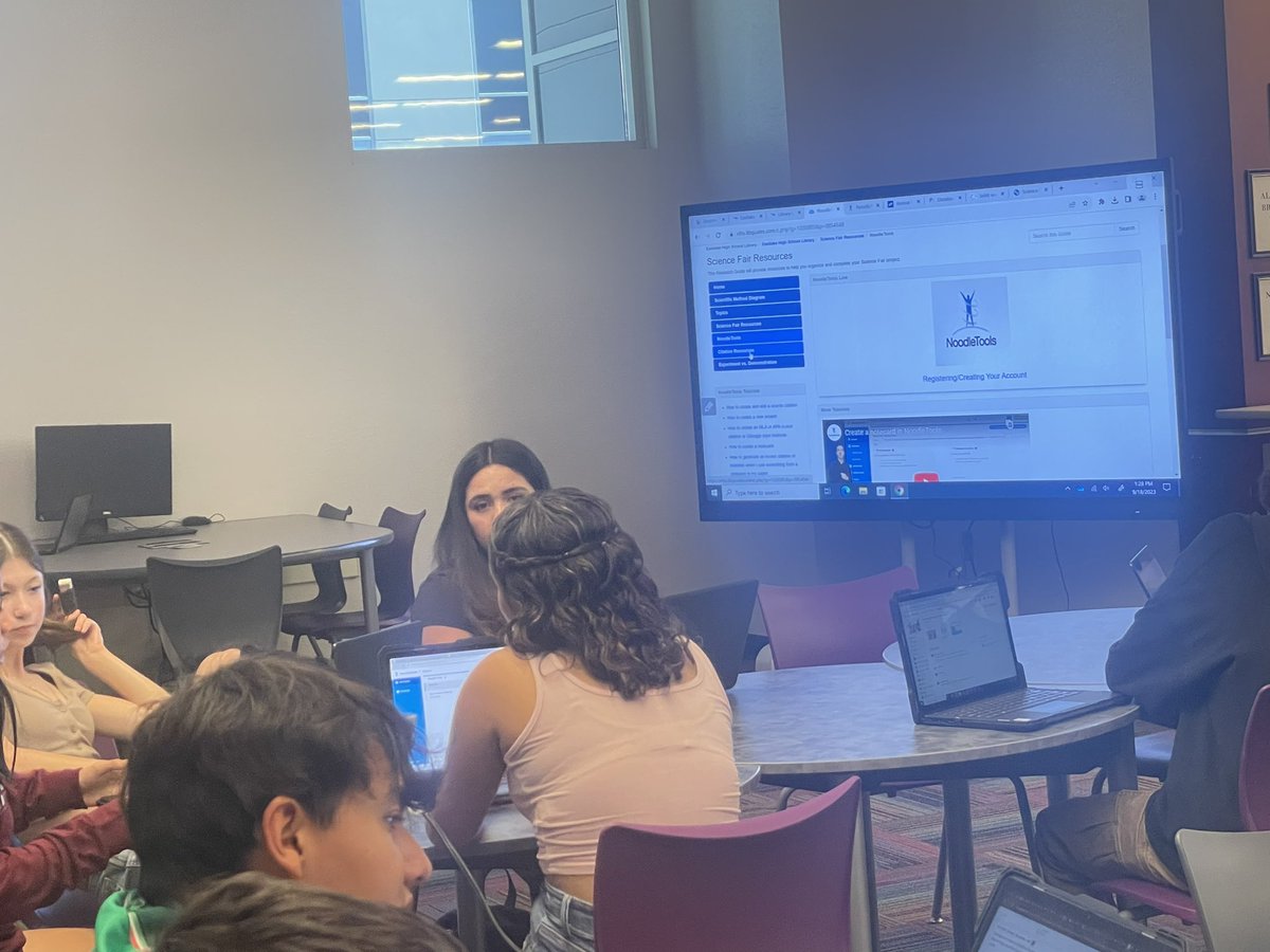 LibrarianAnGe's tweet photo. Science Fair resources available #EHS_Library
Ms. Avila’s early college students exploring resources and building their research projects
@noodletools @galecengage and @TexQuest https://t.co/cKUevcBzBv