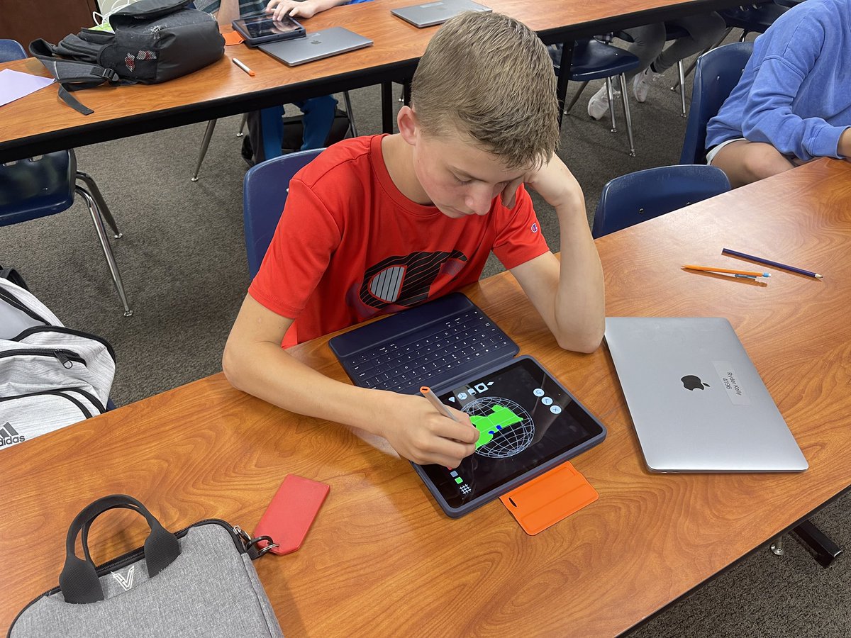 emily_2353's tweet photo. Beautiful day in O’Neill to test out some iPad AR apps today utilizing the Augmented Reality in Education Book in the #applelearningcenter ☀️ https://t.co/a0sDfobCwN