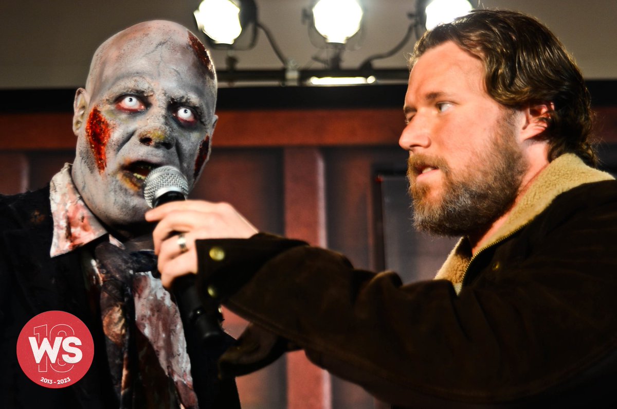 WalkrStalkrCon's tweet photo. Interviewing Walkers? Hacksaw Jack, who ran our cosplay contests for years, interviews the winner of our San Francisco cosplay contest. Although, like most walkers, we can't recall him saying much. #WSC #WSCSF #WalkerStalkerCon @TheWalkingDead @WalkingDead_AMC https://t.co/HH9w2pm1LW