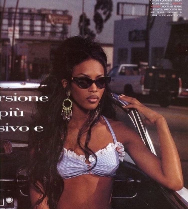 MOSSYVIBES's tweet photo. naomi campbell https://t.co/ngpxk0P3oT
